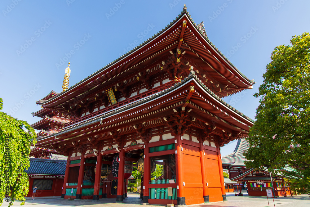 Fototapeta premium 日本の風景・春 東京 浅草 浅草寺 宝蔵門