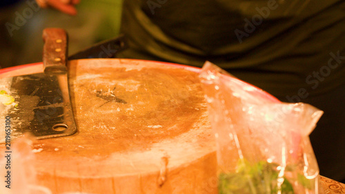 Fotografía Close-up of Cleaver and Wooden Chopping Block at Night Market