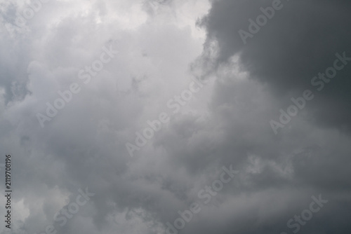 Canvas Print Menacing cloud formations gather quickly