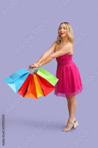 Young woman with shopping b...