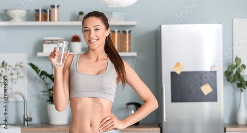 Smiling young woman in spor...