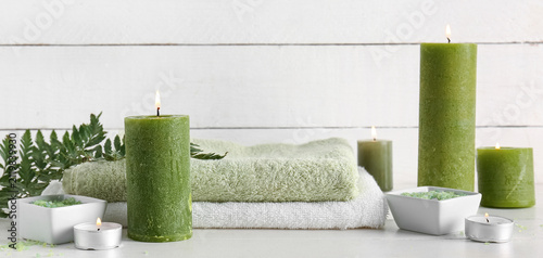 Spa treatment with green ca...