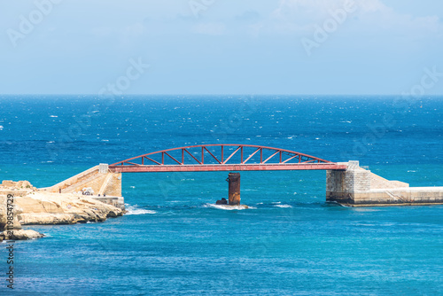 Принти на полотні St Elmo Bridge, a single‑span arched steel truss footbridge, links the foreshore