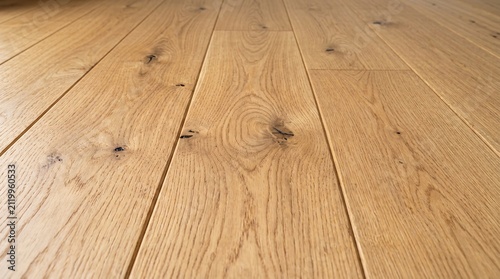 Foto Close up view of natural light oak hardwood flooring texture.