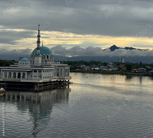 Foto Floating Mosque with Mount Santubong at Sunset, Kuching, Sarawak