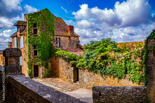 Foto Ivy Covered Maison du Gouverneur in Medieval Domme, Dordogne, France
