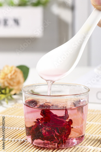 Quadro su tela Traditional Chinese Herbal Tea Pouring Hot Healthy Drink Culture LOHAS Lifestyle