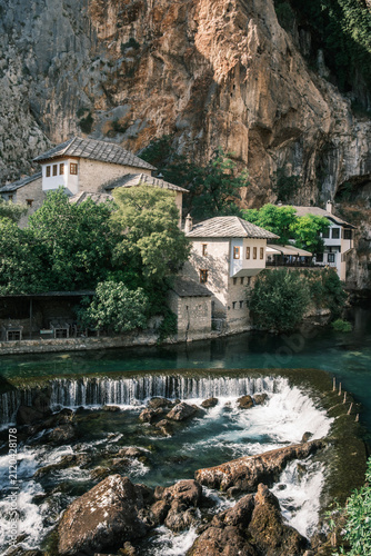 Fotografía Blagaj Tekija Sufi monastery nestled under a massive limestone cliff beside the