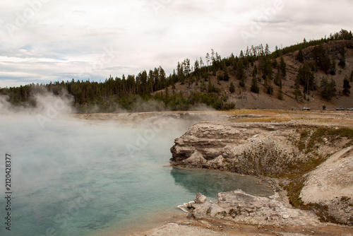 Foto Grand Prismatic Spring Shrouded in Colorful Steam, Yellowstone