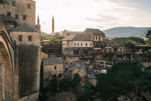 Konstfotografi Overlooking the traditional stone rooftops, vibrant bazaar market stalls, and distant minarets in the old town quarter of Mostar, Bosnia