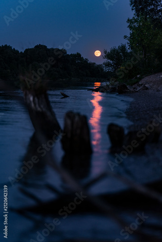 Konstfotografi Full Moon Rising over Danube River Shore with Moonlight Reflection in Germany ne