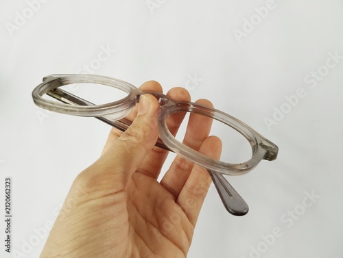 Cuadro en lienzo Old broken eyeglasses on white background