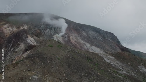 ガスが立ち上がる火山高原