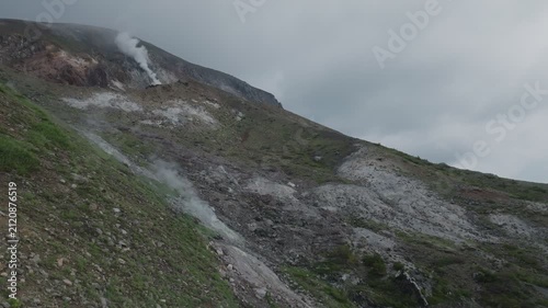 ガスが立ち上がる火山高原