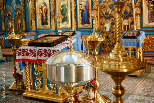 Canvastavla Ornate golden baptismal font inside traditional Orthodox church with religious icons