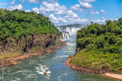 Quadro su tela Scenic view of Iguazu Falls surrounded by lush green tropical rainforest with a