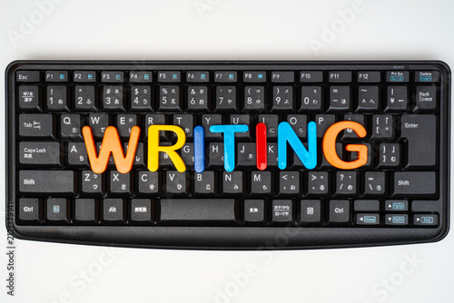 Plakat キーボード上のWRITINGが文章作成を表現するイメージ