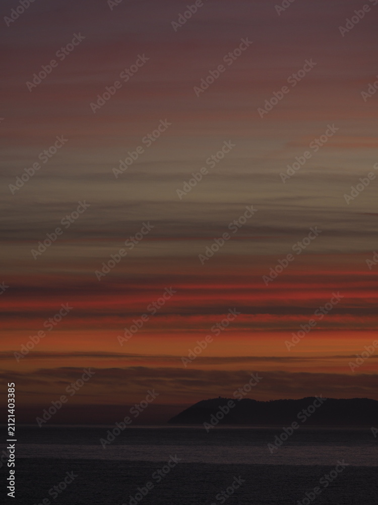 Fototapeta premium Colorful sunset over a calm sea horizon