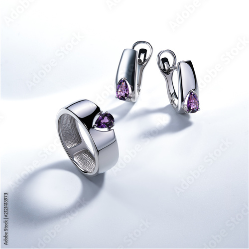 Fotografie Elegant Silver Jewelry Set Featuring Amethyst Gemstones: Ring and Earrings Showc