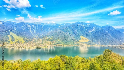 Cuadro en lienzo Scenic view of Thumersbach village and Lake Zell with alpine mountains, Austria