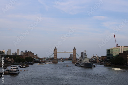 Fototapeta イギリス・ロンドンのテムズ川とタワーブリッジ