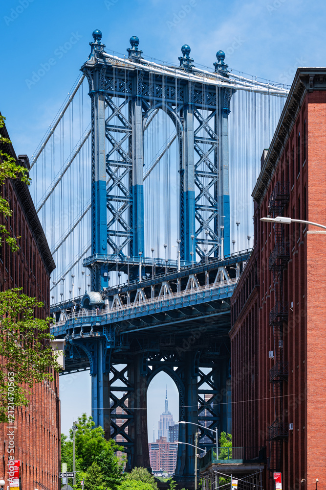 Naklejka premium Manhattan Bridge Framed by Historic Brick Buildings in DUMBO, Brooklyn