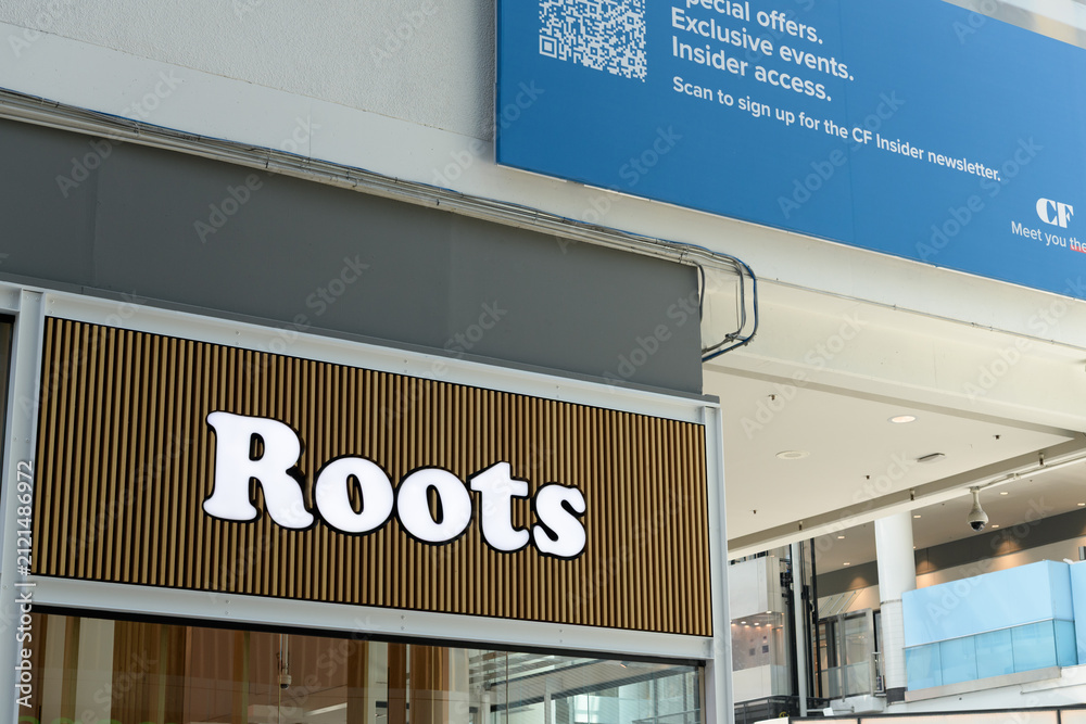 Fototapeta premium shopping mall interior with sign of Roots, a clothing store, located here at the CF Toronto Eaton Centre, 220 Yonge St