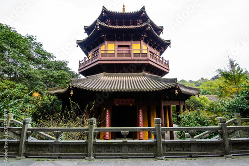 Fotografía Architectural Landscape of the Sutra Library at Huiyin Gaoli Temple, Hangzhou, Z