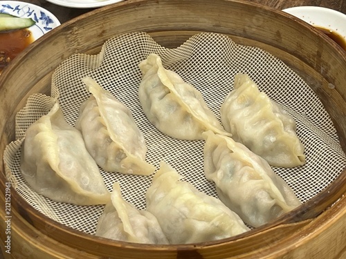Принти на полотні Steamed dumplings served in a traditional bamboo basket
