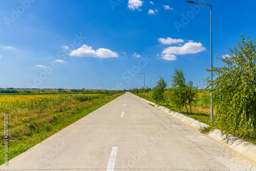 Fotografie A newly constructed or rehabilitated concrete rural road in Romania