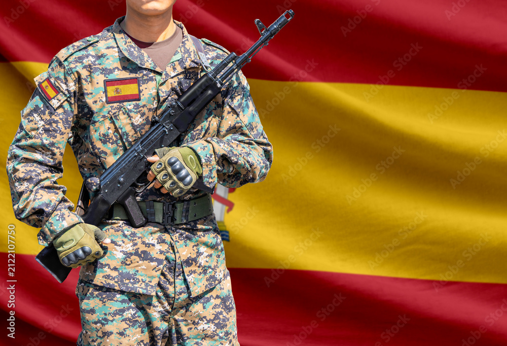 Naklejka premium Spain flag with soldier holding assault rifle