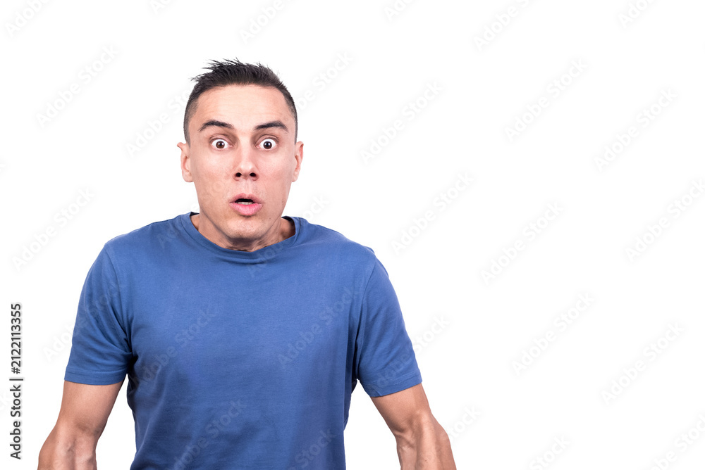 Obraz premium Man with shocked expression looking at the camera