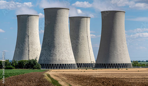 Foto Cooling towers of nuclear power plant Jaslovske Bohunice , Slovakia