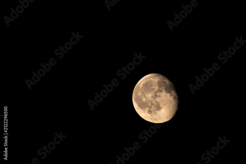 Foto Waning gibbous moon of August 1, 2026, as seen from the province of Pisa, Italy