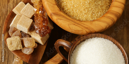 Obraz na płótnie Different types of sugar - brown, white and refined sugar