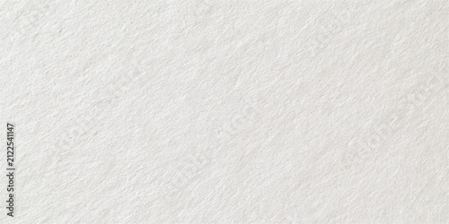 Foto A Textured White Paper Surface: Close-up view of a fine-grained white paper surface, showing subtle texture and a clean, minimalist aesthetic