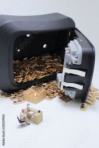 Bild auf Leinwand Gold bullion in safe with desk
