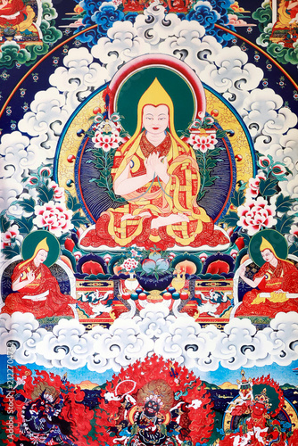 Cuadro en lienzo Thangka of Tsongkhapa, founder of the Gelug school: yellow headdress, dharmacakra-mudra, flanked by Gyaltsab Je and Khedrup Je, with wrathful deities at the bottom