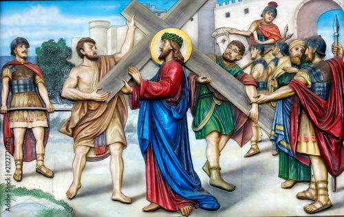Fotografía Jesus Carrying the Cross Toward Golgotha