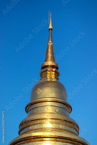 Quadro su tela Golden pagoda in Thailand