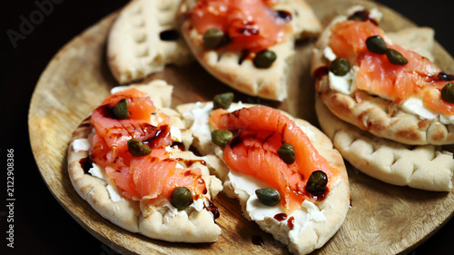 Pita with salmon and capers