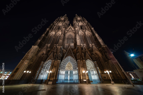 Der Kölner Dom bei Nacht