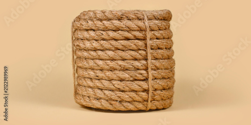 Cuadro en lienzo Natural jute rope coil, twisted hemp cord bundle, rustic fiber twine