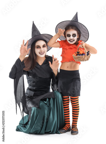 Little girl and her mother ...