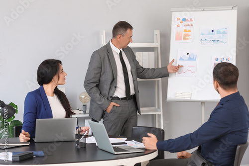 Male business consultant gi...