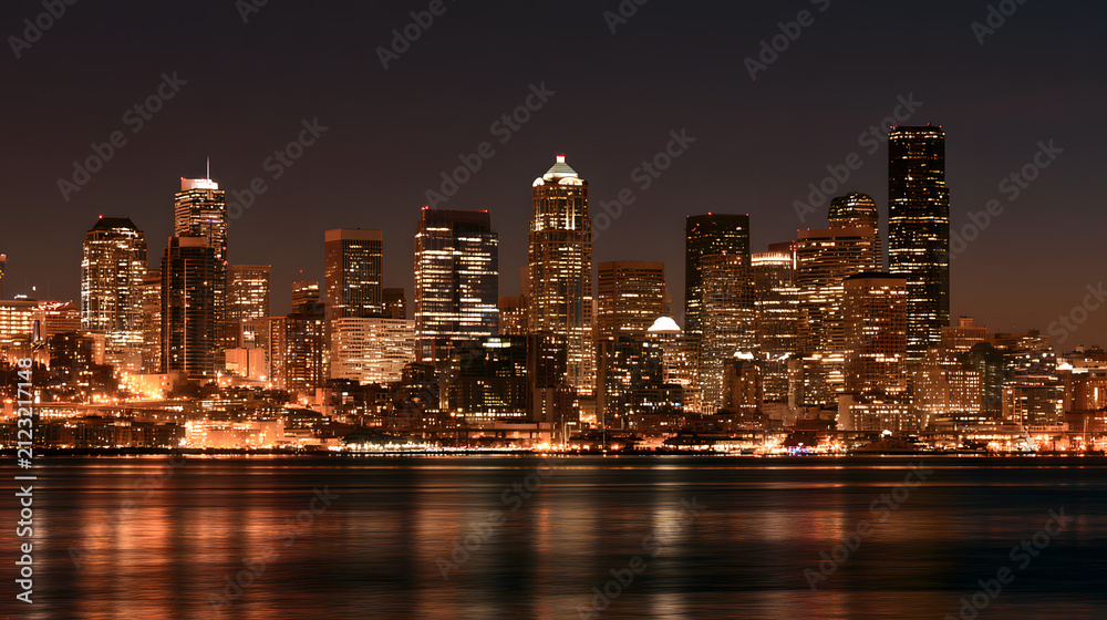 Fototapeta premium Sparkling Seattle Skyline at Night with Tower Lights Reflecting in Water