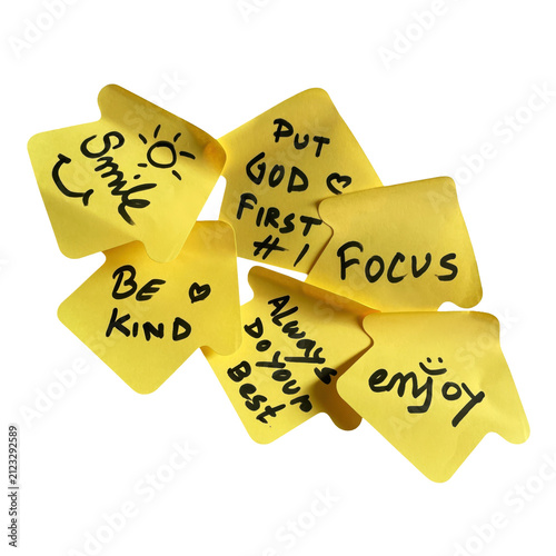 Foto Group of yellow sticky notes with handwritten inspirational messages and positiv