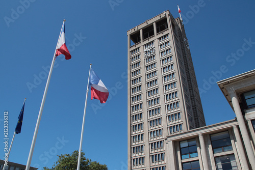 Konstfotografi modern concrete hall (city hall) in le havre in normandy in france