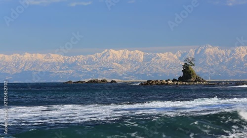 雨晴海岸と立山連峰