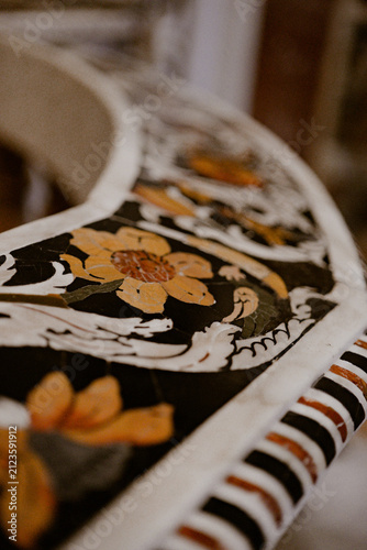 Canvastavla Close up of inlaid marble floral pattern marmora mischi in Chiesa del Gesu Paler